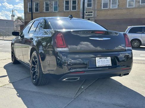 Used 2019 Chrysler 300 Touring w/ Sport Appearance Package RWD image 7