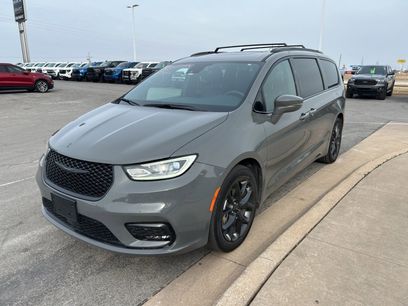 Used 2022 Chrysler Pacifica Touring-L w/ S Appearance Package