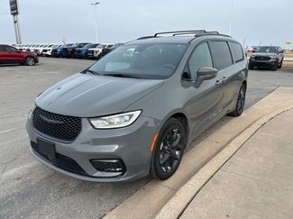 Used 2022 Chrysler Pacifica Touring-L w/ S Appearance Package 360° Tour