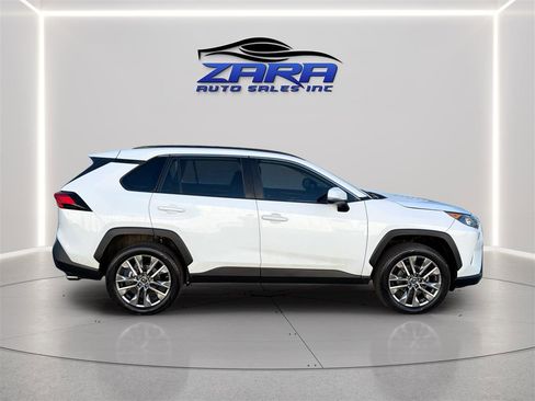 Used 2019 Toyota RAV4 XLE Premium w/ Cold Weather Package AWD/4WD image 8