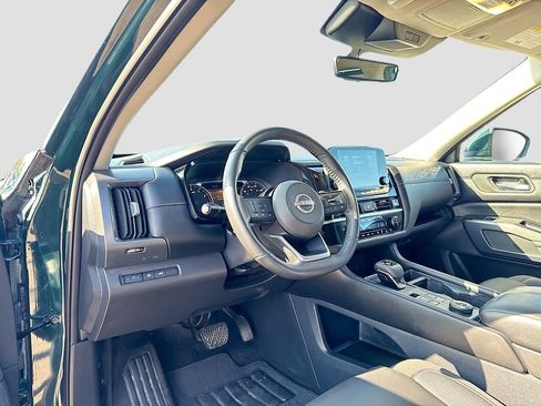 Used 2024 Nissan Pathfinder SL w/ Cargo Package image 8