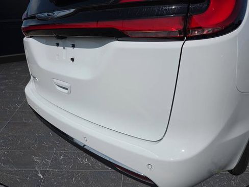 New 2026 Chrysler Pacifica Select image 34
