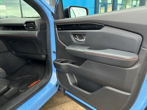 Used 2025 Honda Pilot TrailSport image 16