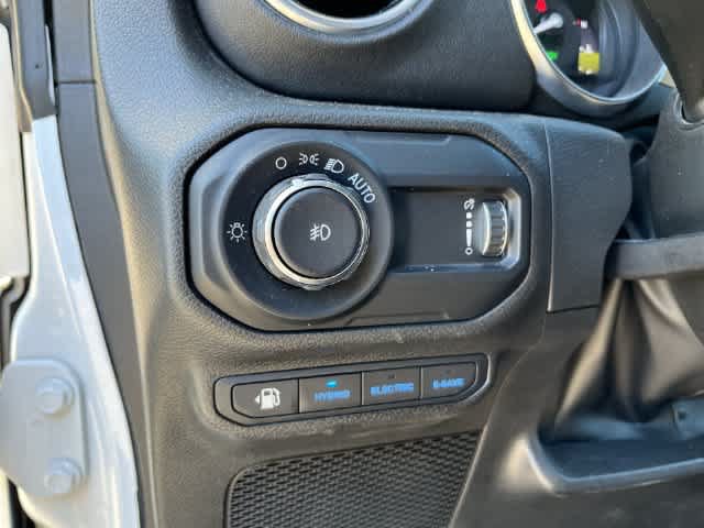 Used 2023 Jeep Wrangler Unlimited Sahara AWD/4WD image 15