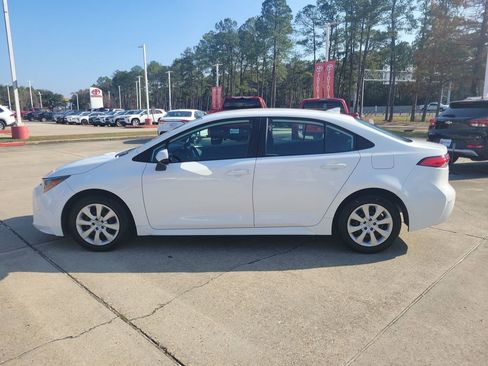 Certified 2024 Toyota Corolla LE image 2