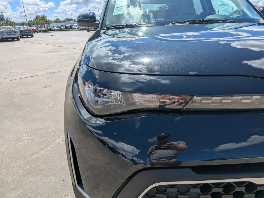Certified 2025 Kia Soul LX w/ LX Technology Package FWD image 10
