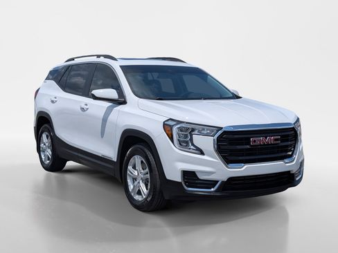 Used 2024 GMC Terrain SLE w/ Driver Convenience Package FWD image 2