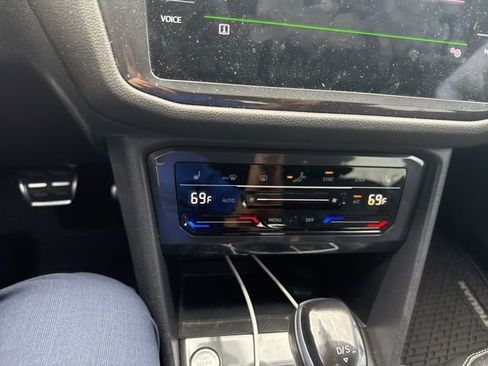 Used 2023 Volkswagen Tiguan SE R-Line image 22