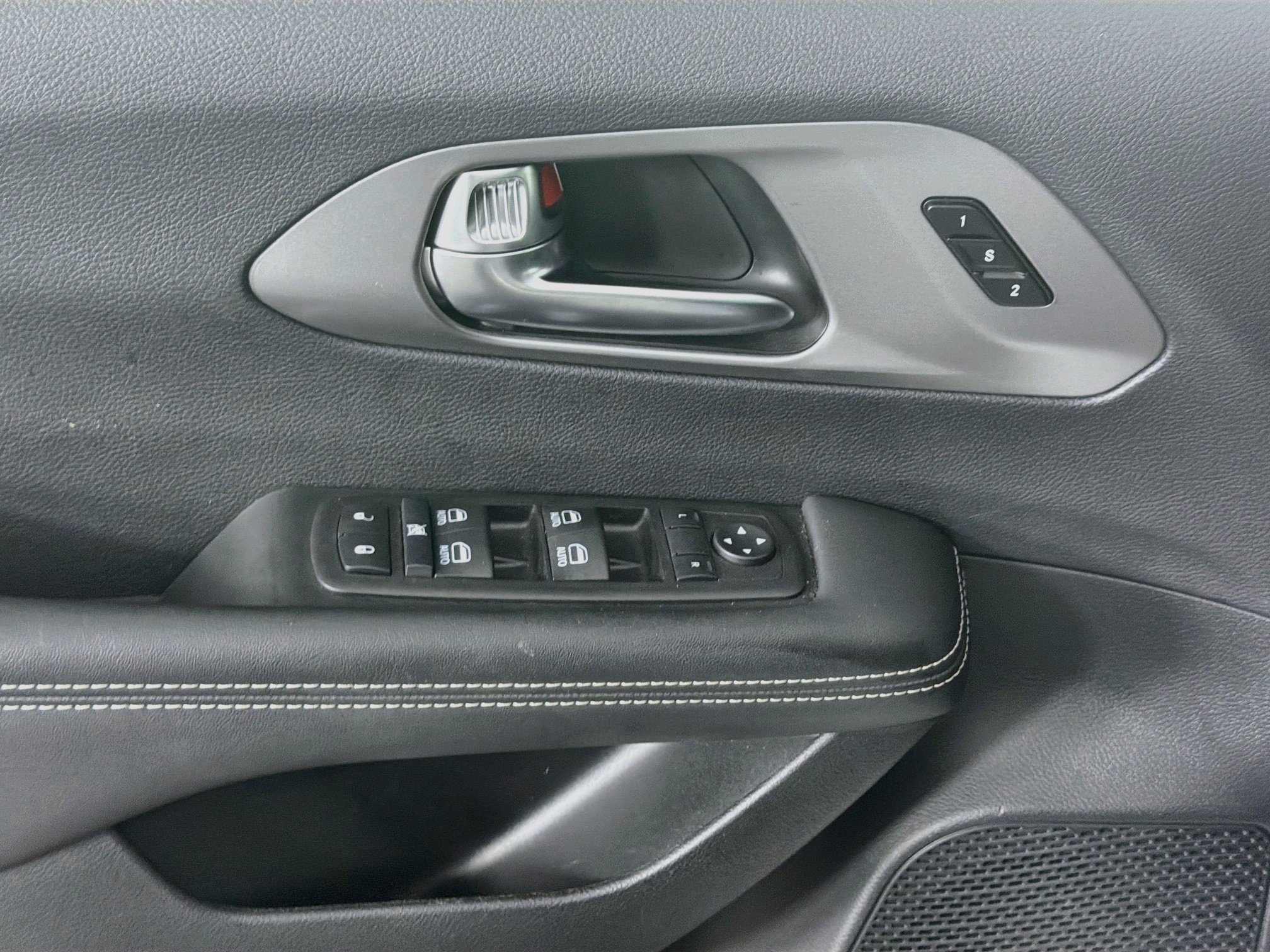 Used 2025 Chrysler Pacifica Select FWD image 15