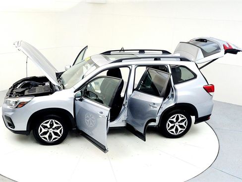 Used 2020 Subaru Forester Premium image 22