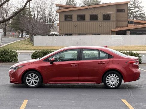 Used 2021 Toyota Corolla LE image 9