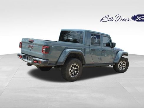 Used 2025 Jeep Gladiator Rubicon w/ Convenience Group AWD/4WD image 4