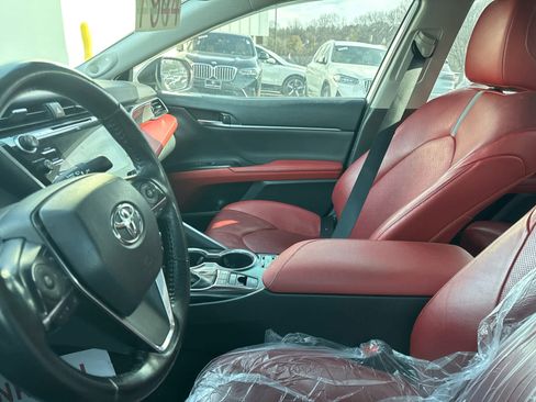 Used 2020 Toyota Camry XSE image 11