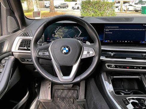 Used 2025 BMW X5 xDrive40i w/ M Sport Package image 8