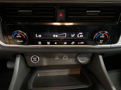Used 2021 Nissan Rogue SV AWD/4WD image 19