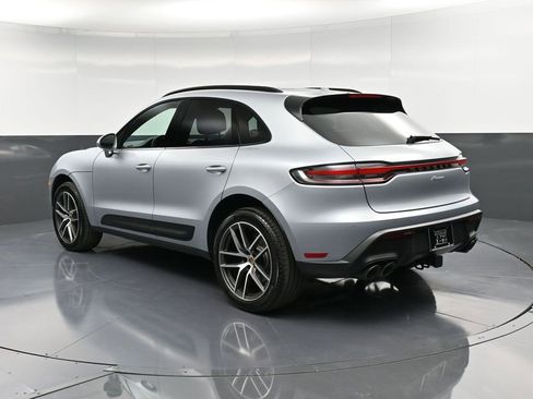 Certified 2025 Porsche Macan image 3