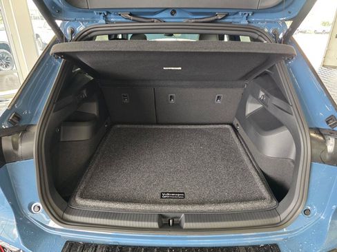 New 2026 Volkswagen Tiguan SEL R-Line AWD/4WD image 15