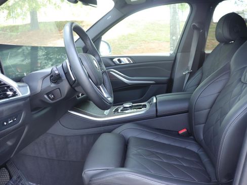 Used 2024 BMW X5 xDrive40i w/ Parking Assistance Package image 11