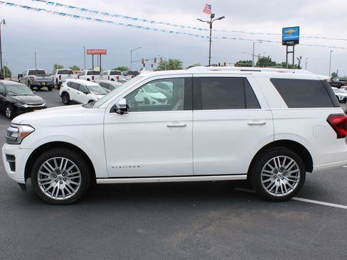 Used 2023 Ford Expedition Platinum AWD/4WD image 5