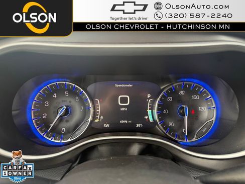 Used 2024 Chrysler Pacifica Touring-L image 18