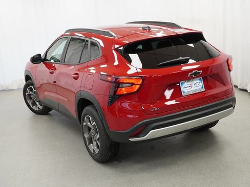 New 2026 Chevrolet Trax LT w/ LT Convenience Package FWD image 36