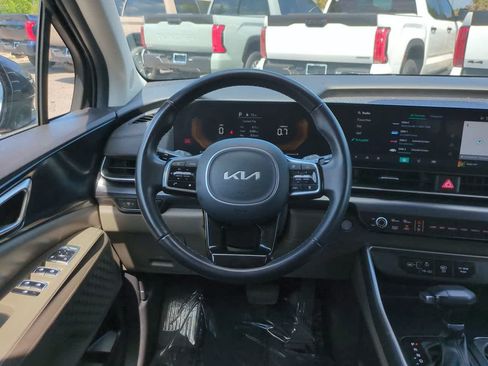 Used 2025 Kia Carnival FWD image 16
