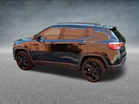 Used 2019 Jeep Compass Latitude FWD image 17