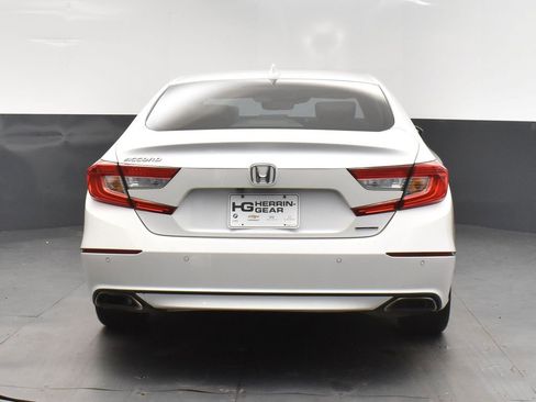 Used 2018 Honda Accord Touring image 6