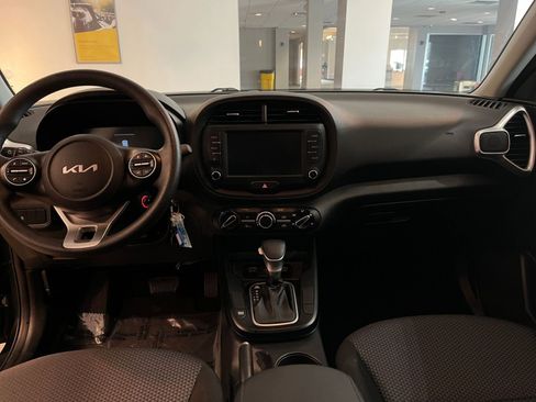 Used 2025 Kia Soul LX w/ LX Technology Package image 34