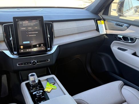 New 2026 Volvo XC90 B6 Ultra w/ Lounge Package image 13