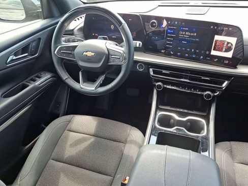Used 2025 Chevrolet Traverse LT w/ Enhanced Driving Package FWD image 10