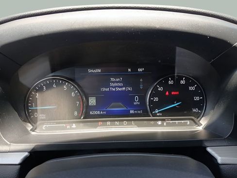 Used 2022 Ford Explorer XLT w/ Equipment Group 202A AWD/4WD image 13