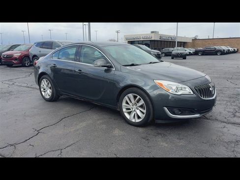 Used 2017 Buick Regal Premium image 2