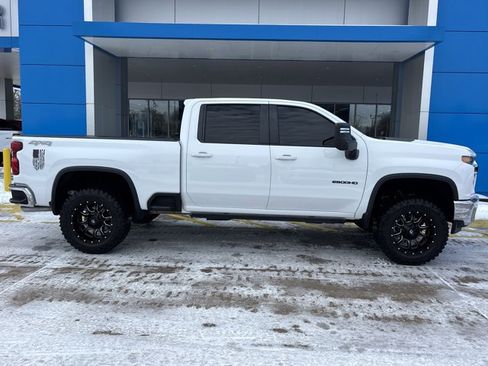 Used 2020 Chevrolet Silverado 2500 LT w/ Convenience Package image 2