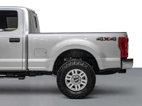 Used 2019 Ford F250 XL w/ STX Appearance Package AWD/4WD image 11