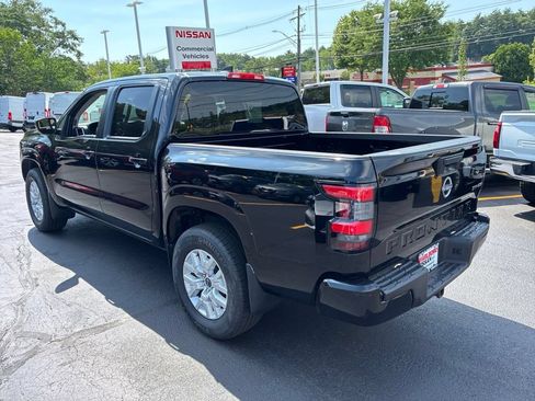 Used 2023 Nissan Frontier SV w/ Tow Package AWD/4WD image 5