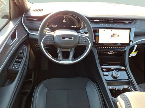 New 2026 Jeep Grand Cherokee Laredo image 10