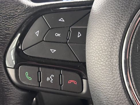 Used 2017 Jeep Renegade Altitude FWD image 42
