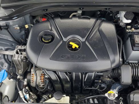 Used 2018 Hyundai Elantra GT FWD image 8