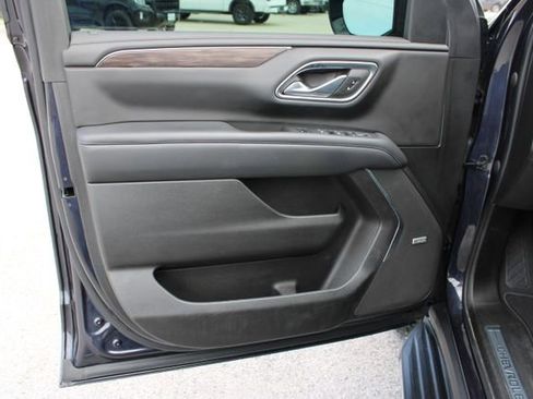 Used 2022 Chevrolet Tahoe LT w/ Luxury Package image 13