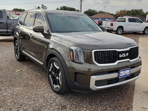 Used 2024 Kia Telluride EX image 4