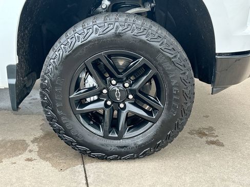 Used 2023 Chevrolet Silverado 1500 LT Trail Boss w/ Convenience Package II image 10