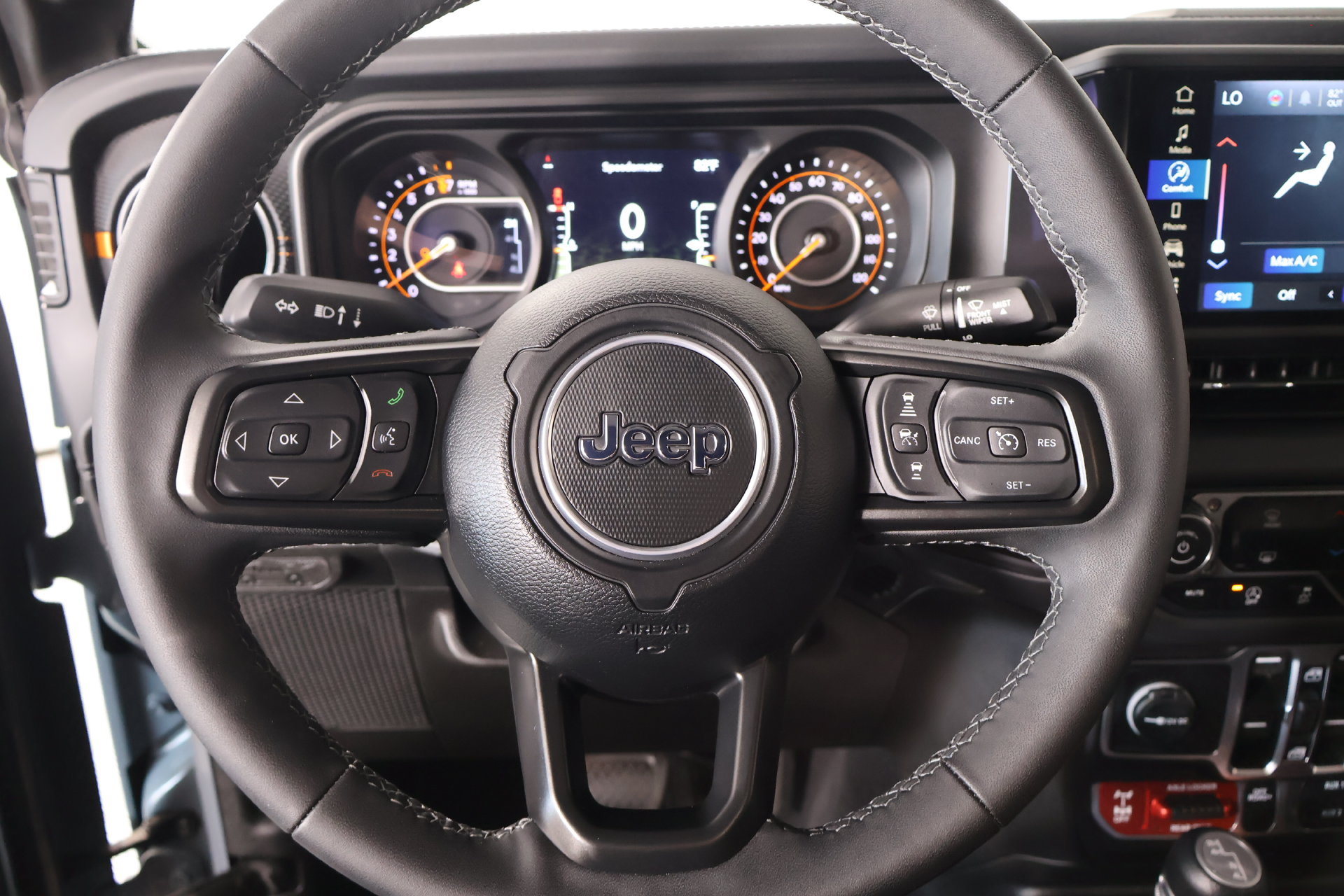 Used 2025 Jeep Gladiator Mojave w/ Steel Bumper Group AWD/4WD image 3