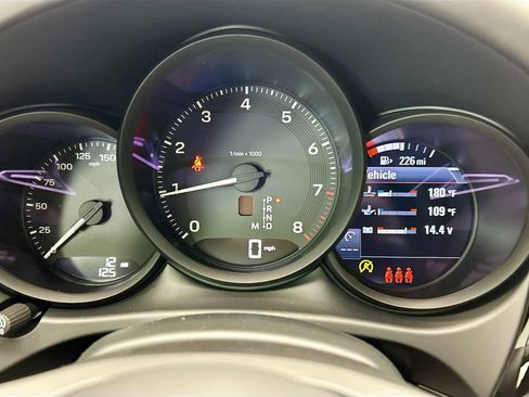 Used 2026 Porsche Macan AWD/4WD image 35