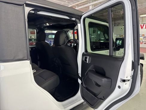 Certified 2023 Jeep Gladiator Rubicon w/ LED Lighting Group image 32