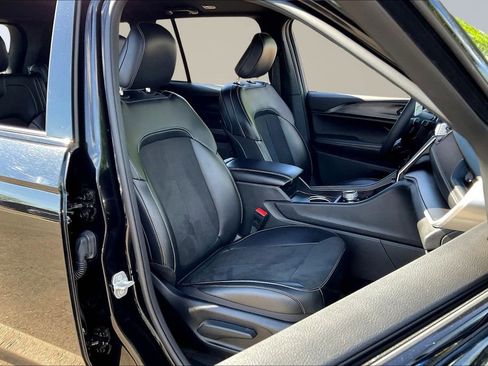 Used 2025 Jeep Grand Cherokee Altitude image 29