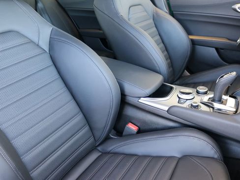 New 2025 Alfa Romeo Giulia AWD w/ Veloce Package AWD image 31