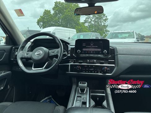 Used 2024 Nissan Pathfinder SV FWD image 19