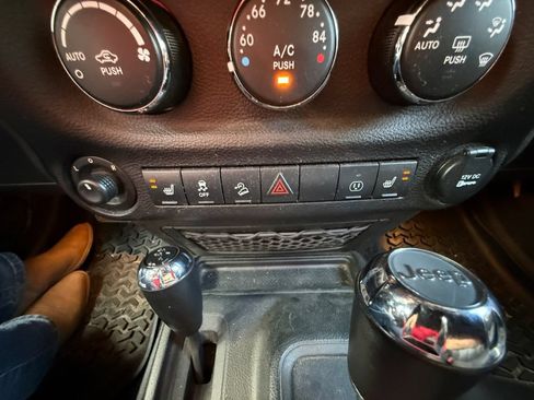 Used 2017 Jeep Wrangler Unlimited Sahara w/ Dual Top Group AWD/4WD image 30