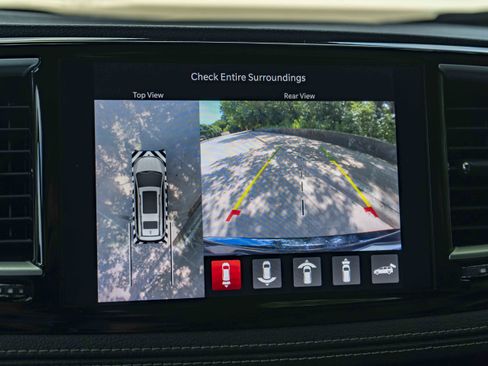 Used 2021 Chrysler Pacifica Touring-L w/ Uconnect Theater Family Group FWD image 30